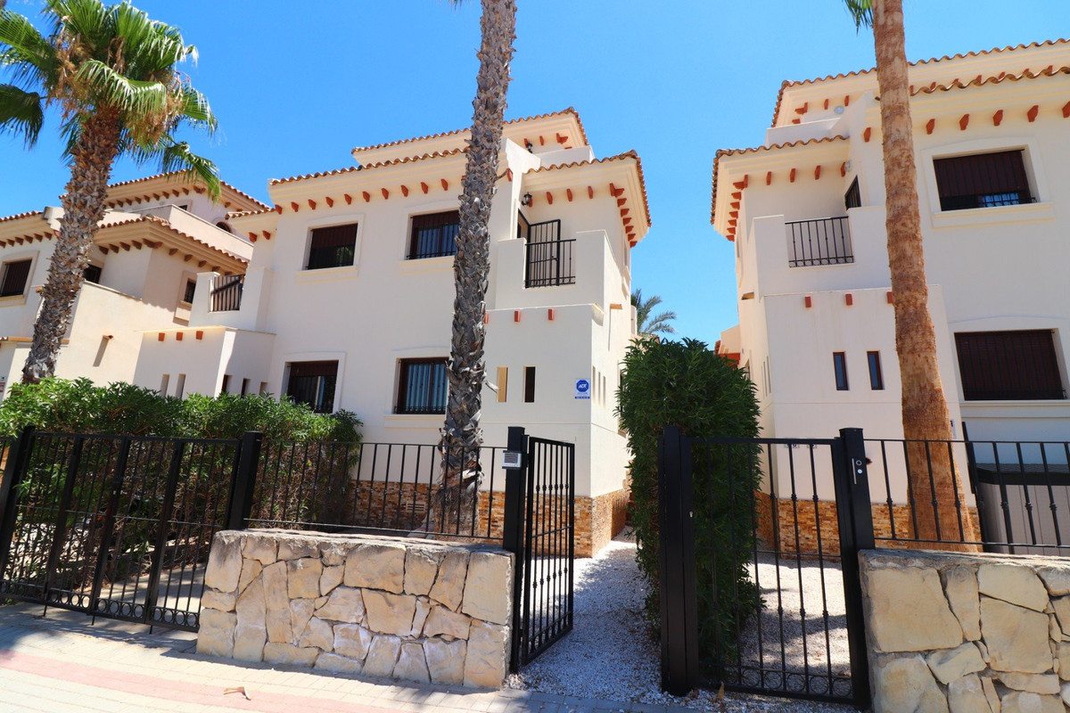 For sale - 3 Bedroom 2 Bathroom House - Semi-Detached House in Algorfa - La Finca Golf  - Alicante