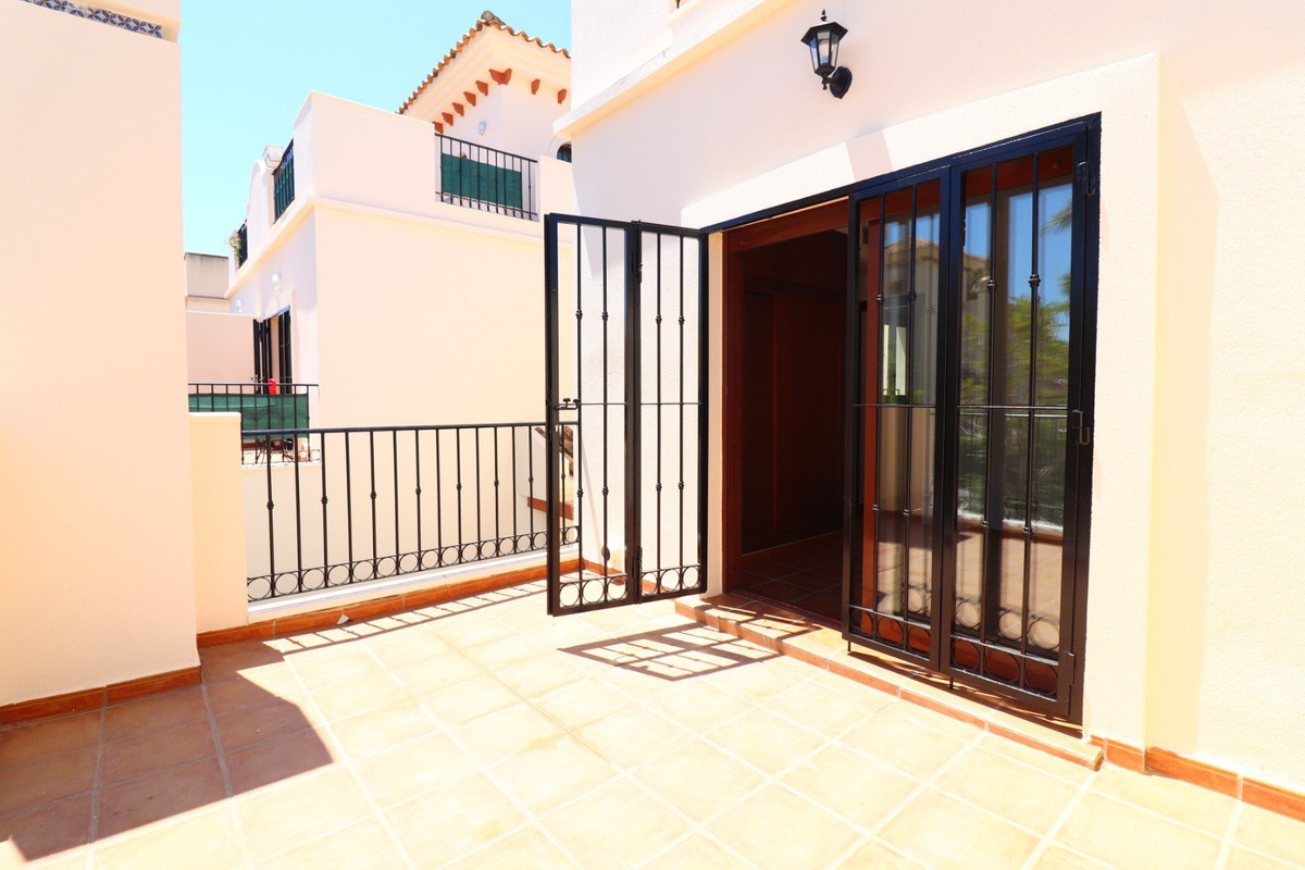 For sale - 3 Bedroom 2 Bathroom House - Semi-Detached House in Algorfa - La Finca Golf  - Alicante