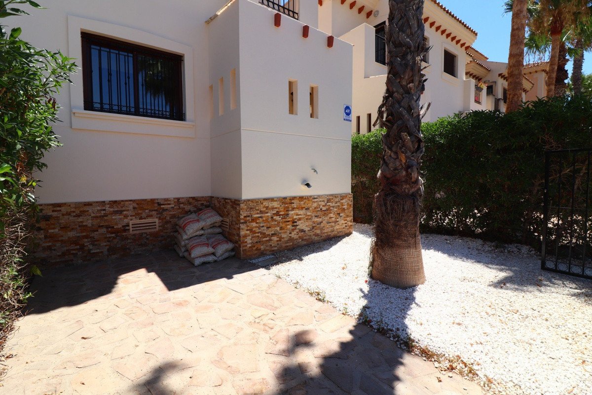For sale - 3 Bedroom 2 Bathroom House - Semi-Detached House in Algorfa - La Finca Golf  - Alicante