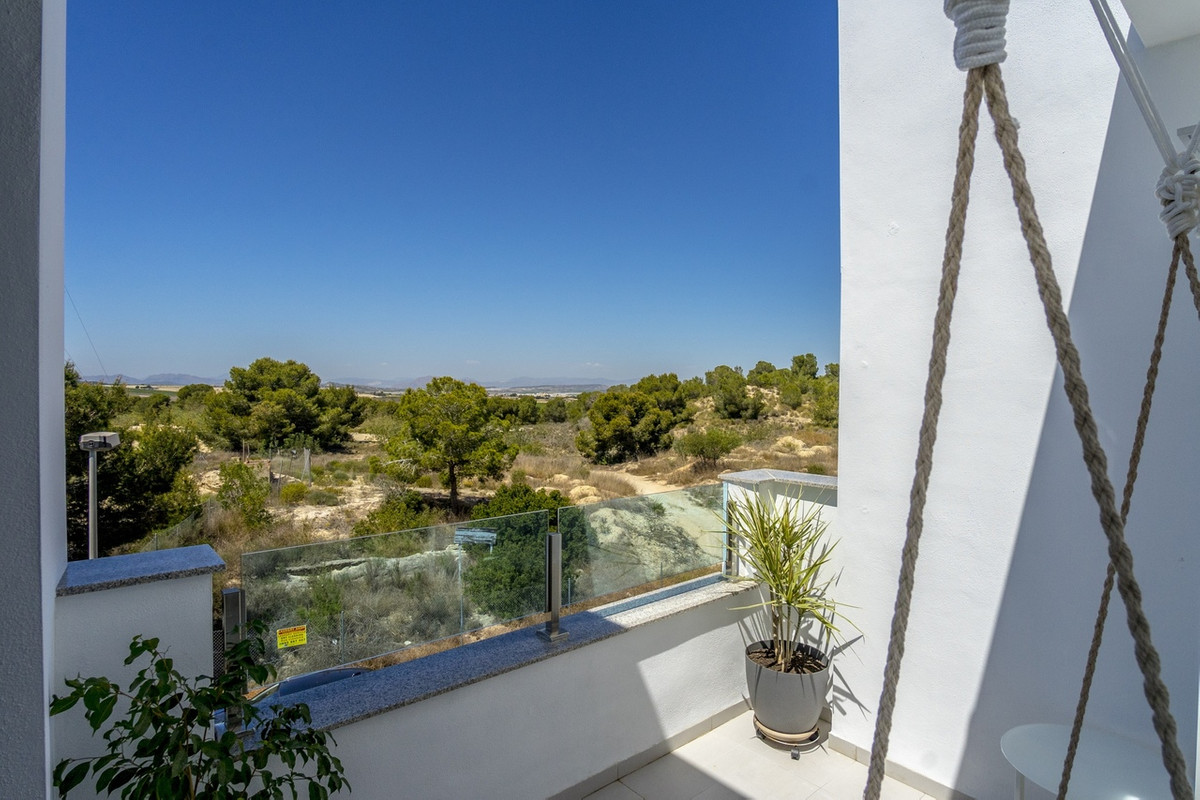 For sale - 3 Bedroom 3 Bathroom House - Townhouse in Orihuela - Villamartin  - Alicante
