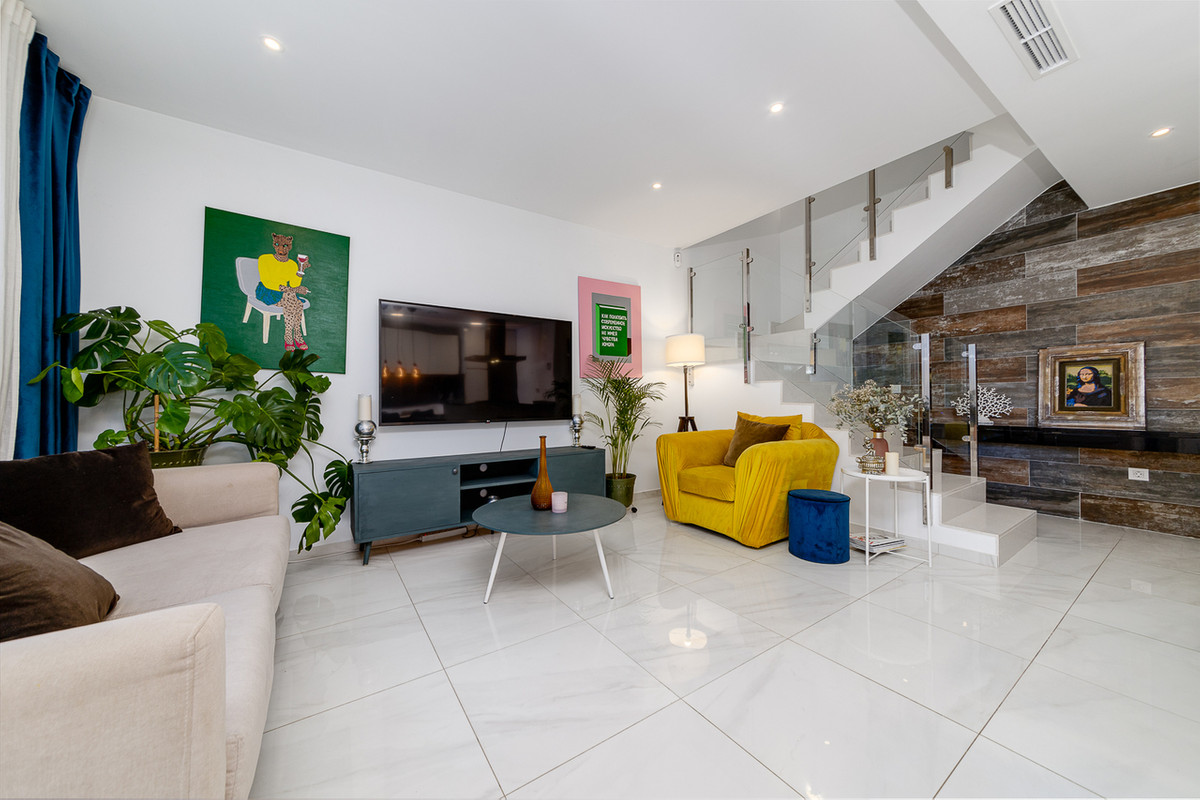 For sale - 3 Bedroom 3 Bathroom House - Townhouse in Orihuela - Villamartin  - Alicante