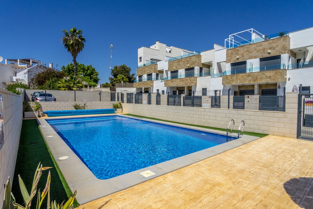 For sale - 3 Bedroom 3 Bathroom House - Townhouse in Orihuela - Villamartin  - Alicante