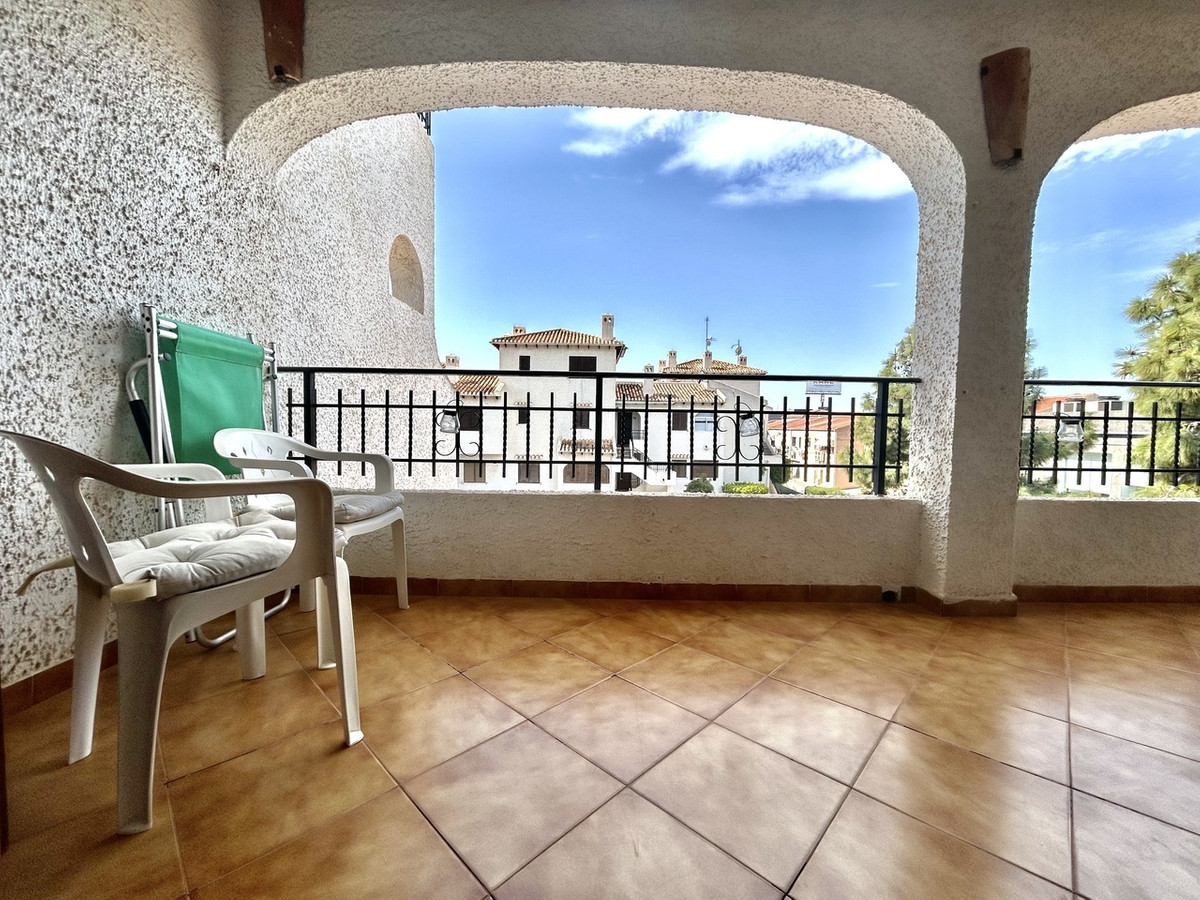 For sale - 2 Bedroom 1 Bathroom Apartment - Middle Floor Apartment in Orihuela - Cabo Roig  - Alicante