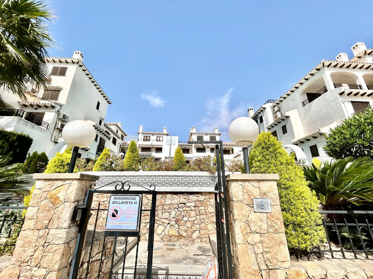 For sale - 2 Bedroom 1 Bathroom Apartment - Middle Floor Apartment in Orihuela - Cabo Roig  - Alicante