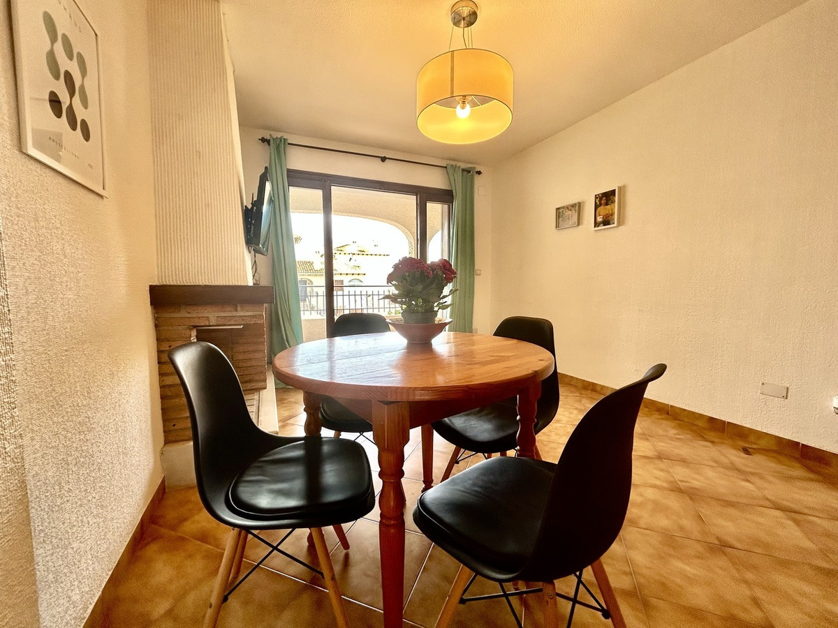 For sale - 2 Bedroom 1 Bathroom Apartment - Middle Floor Apartment in Orihuela - Cabo Roig  - Alicante