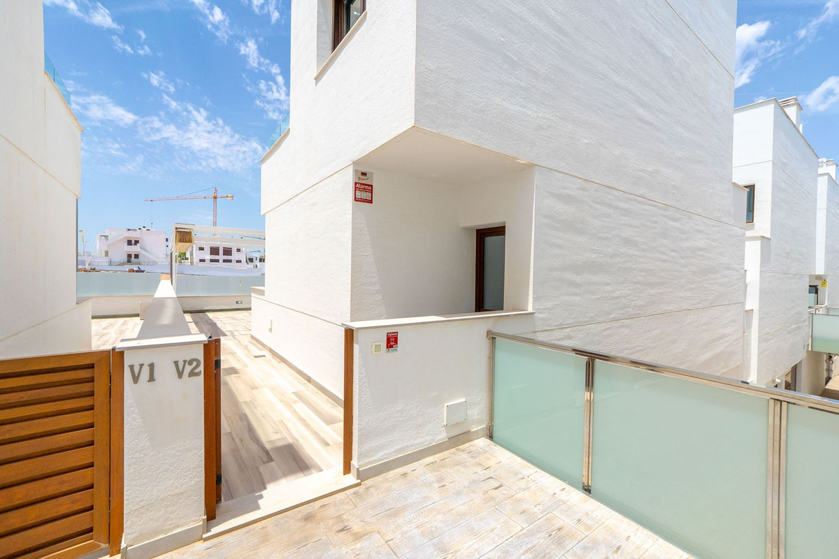 For sale - 4 Bedroom 3 Bathroom House - Detached Villa in Orihuela - Los Balcones  - Alicante
