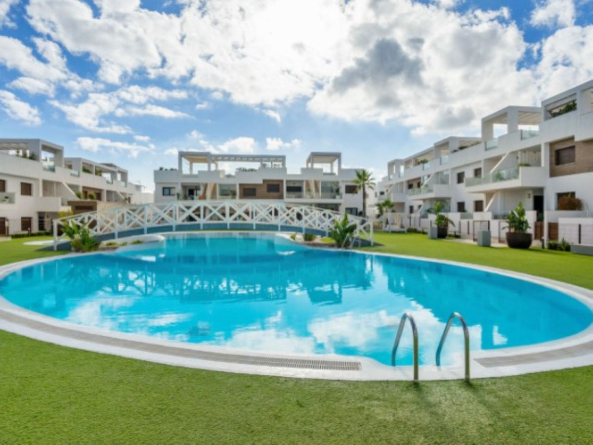 For sale - 4 Bedroom 3 Bathroom House - Detached Villa in Orihuela - Los Balcones  - Alicante