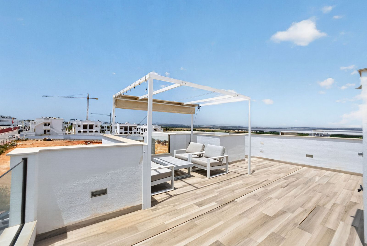 For sale - 4 Bedroom 3 Bathroom House - Detached Villa in Orihuela - Los Balcones  - Alicante