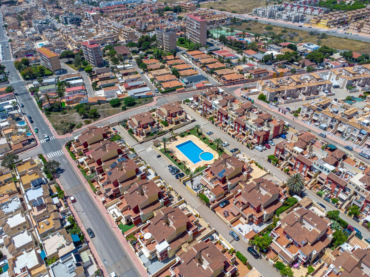 For sale - 4 Bedroom 3 Bathroom House - Townhouse in Torrevieja - Aguas Nuevas  - Alicante