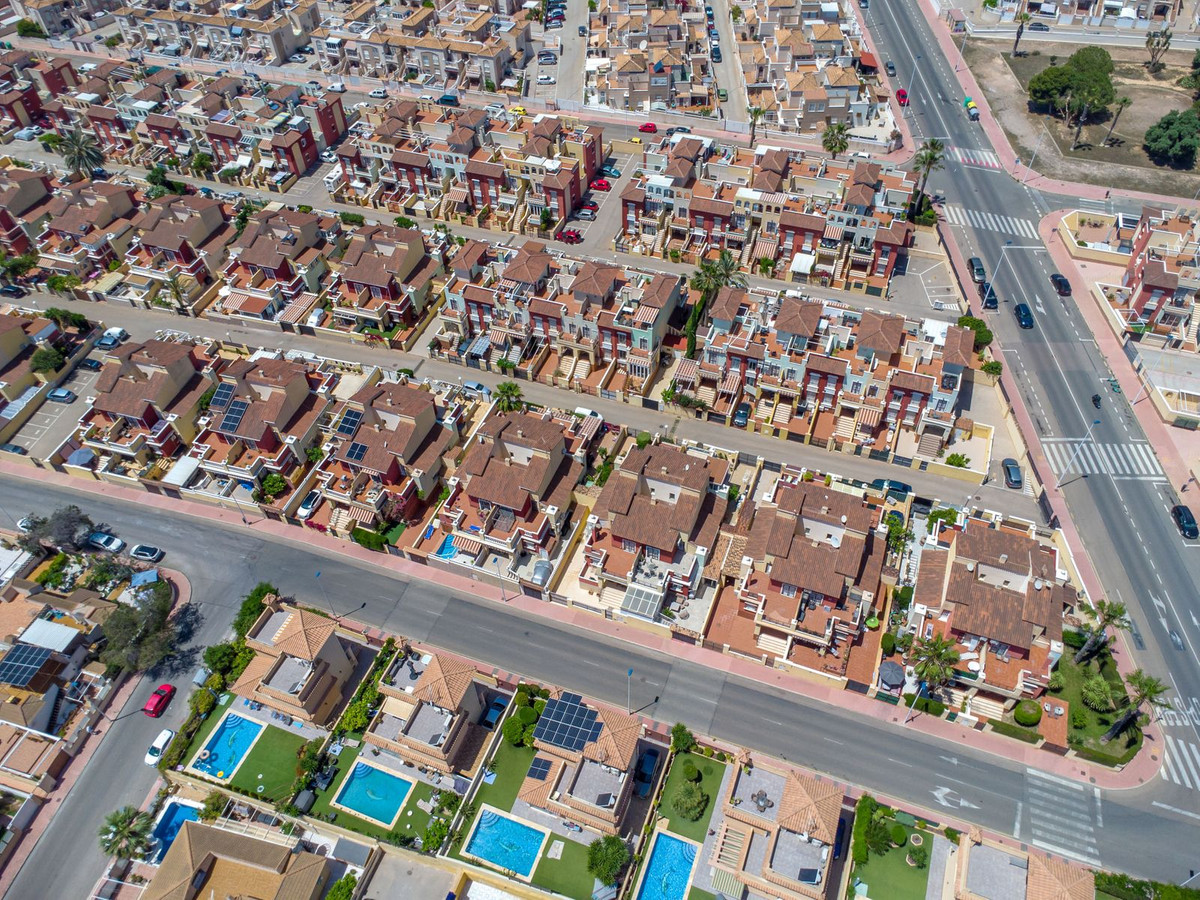 For sale - 4 Bedroom 3 Bathroom House - Townhouse in Torrevieja - Aguas Nuevas  - Alicante