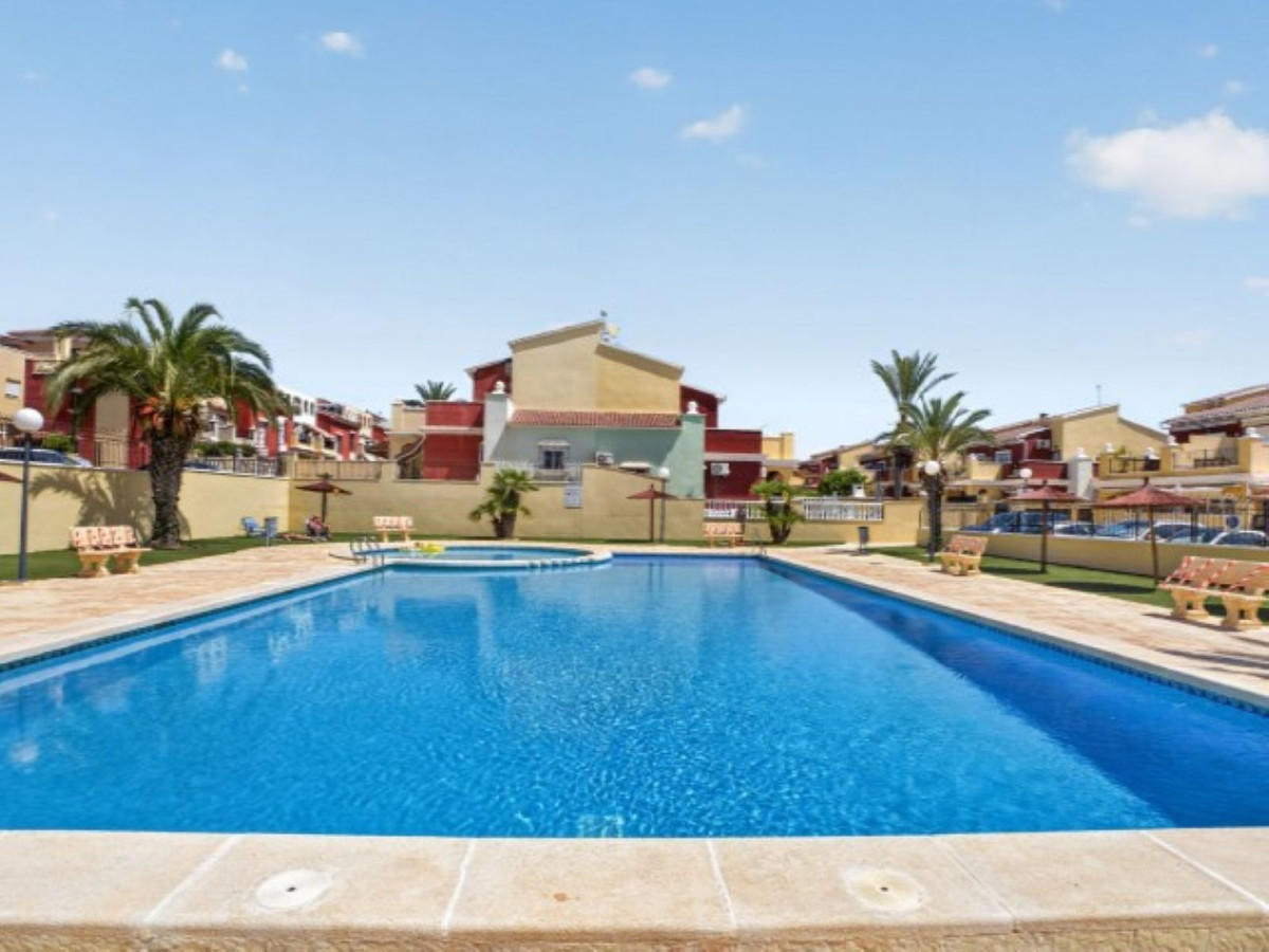 For sale - 4 Bedroom 3 Bathroom House - Townhouse in Torrevieja - Aguas Nuevas  - Alicante