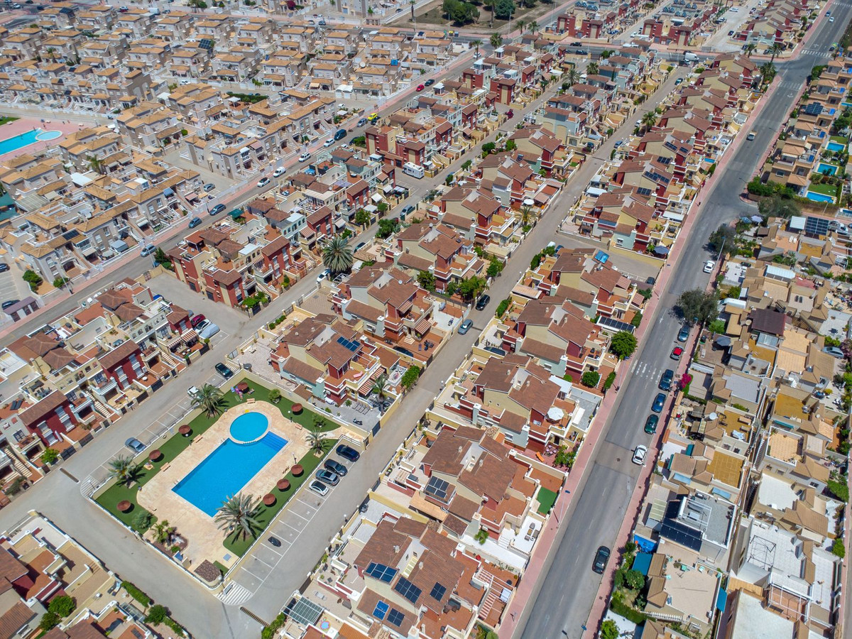 For sale - 4 Bedroom 3 Bathroom House - Townhouse in Torrevieja - Aguas Nuevas  - Alicante