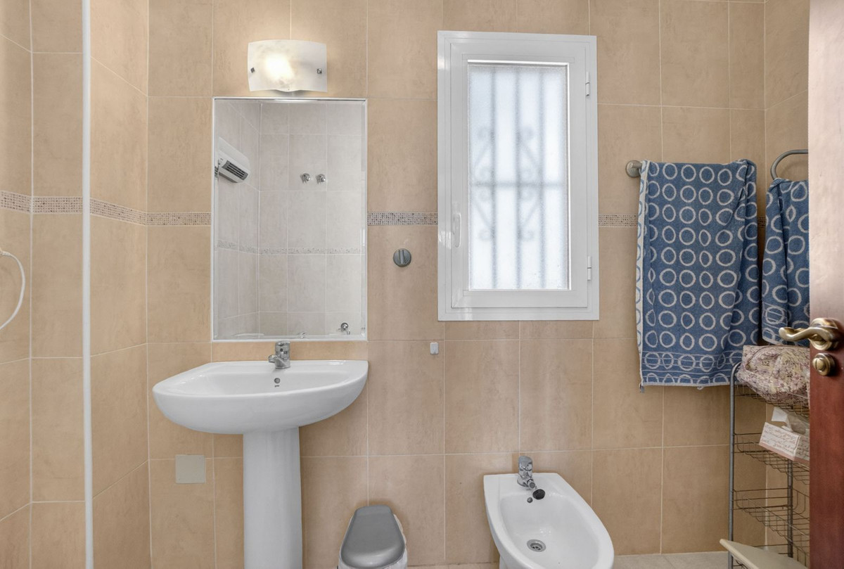 For sale - 4 Bedroom 3 Bathroom House - Townhouse in Torrevieja - Aguas Nuevas  - Alicante