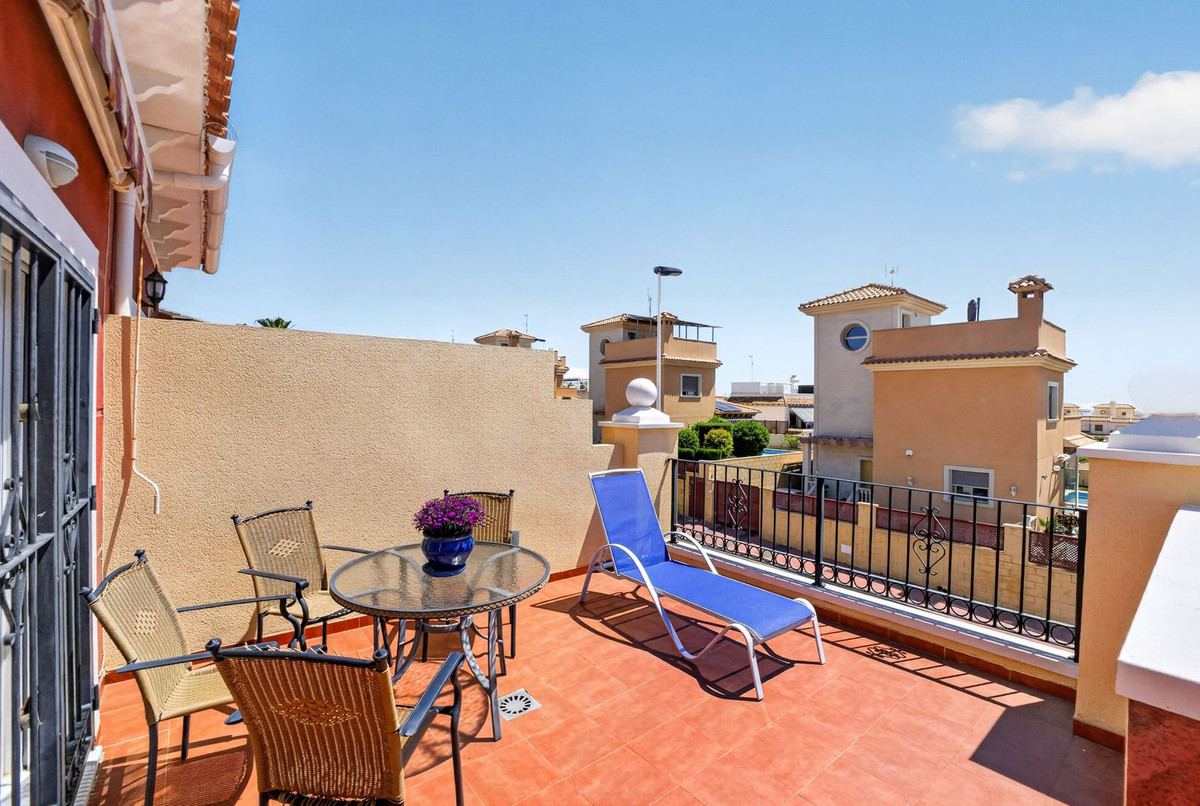 For sale - 4 Bedroom 3 Bathroom House - Townhouse in Torrevieja - Aguas Nuevas  - Alicante