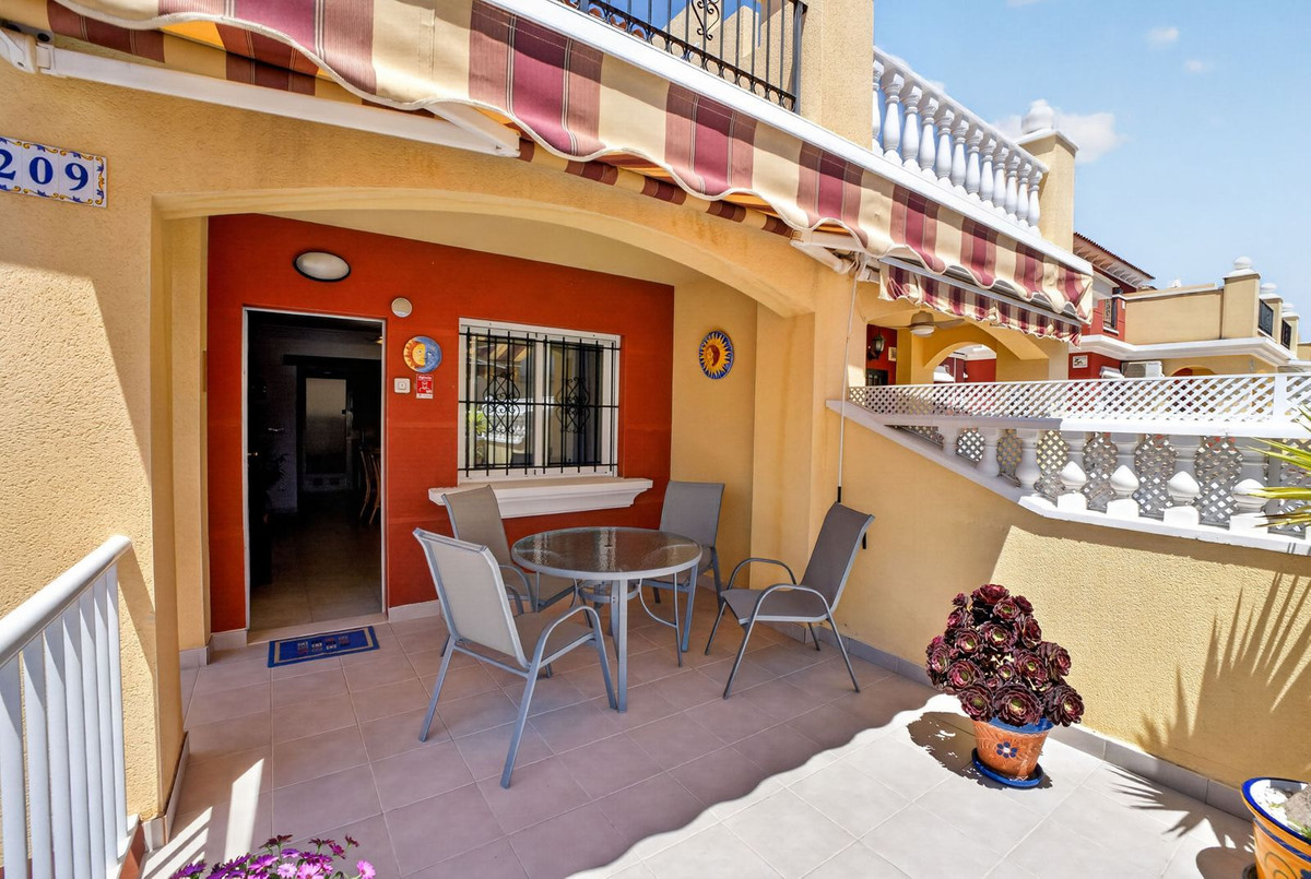 For sale - 4 Bedroom 3 Bathroom House - Townhouse in Torrevieja - Aguas Nuevas  - Alicante