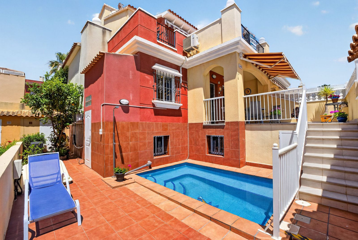 For sale - 4 Bedroom 3 Bathroom House - Townhouse in Torrevieja - Aguas Nuevas  - Alicante