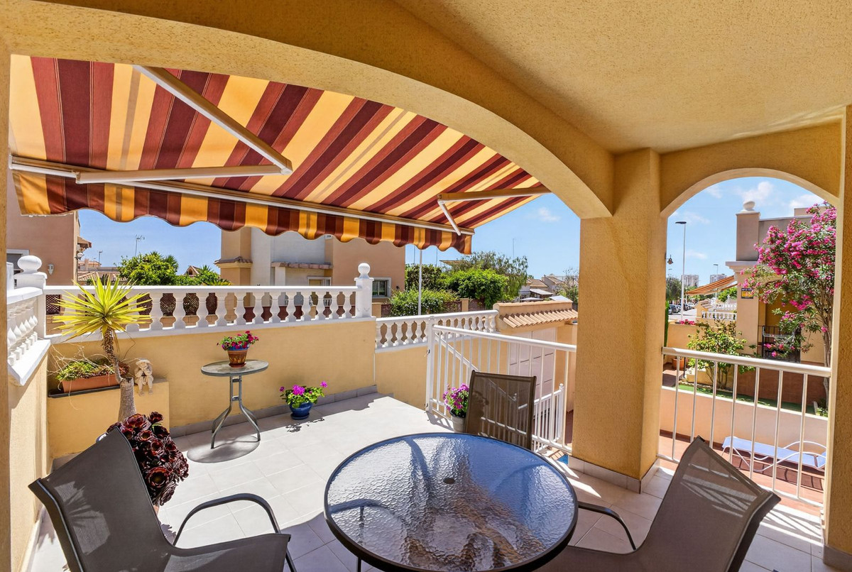For sale - 4 Bedroom 3 Bathroom House - Townhouse in Torrevieja - Aguas Nuevas  - Alicante