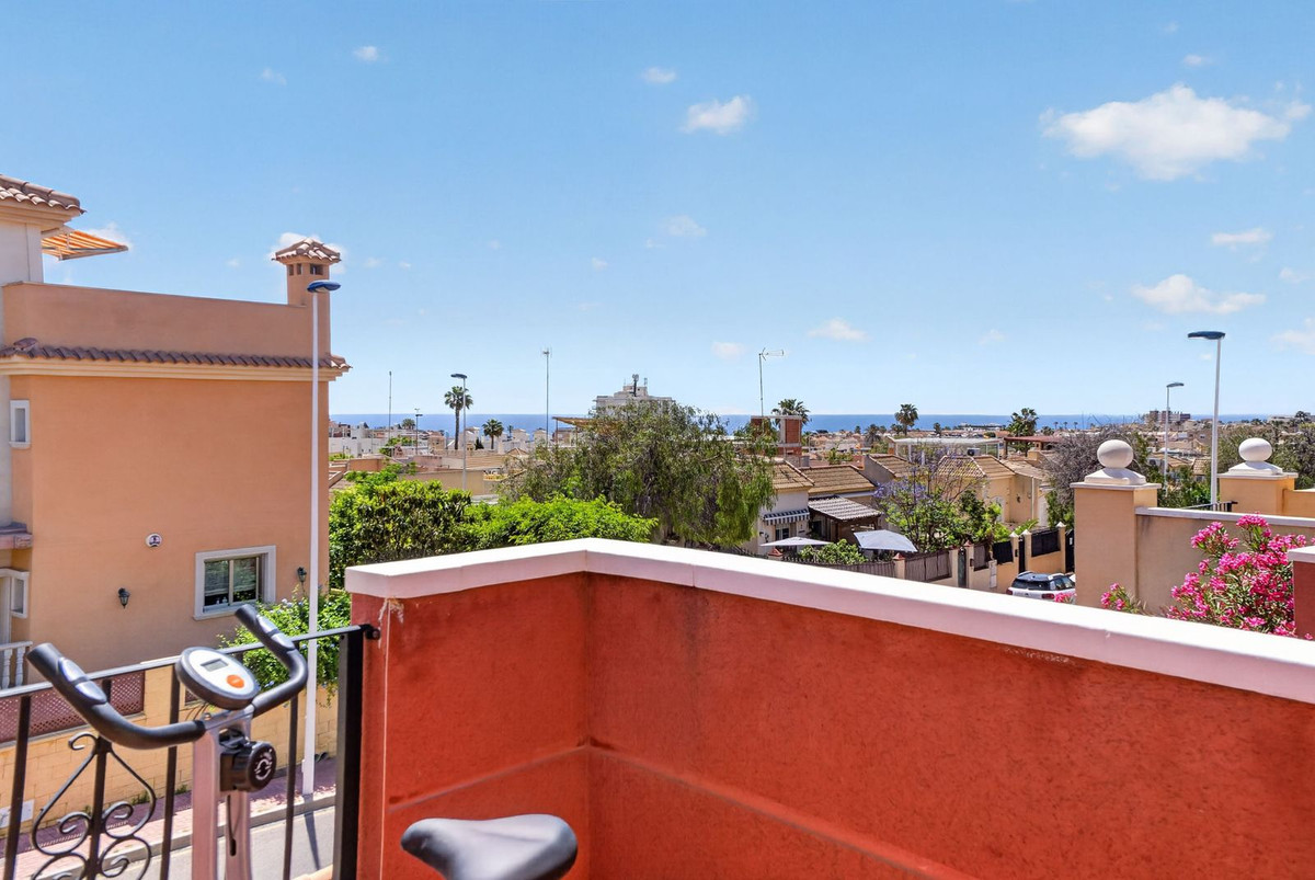 For sale - 4 Bedroom 3 Bathroom House - Townhouse in Torrevieja - Aguas Nuevas  - Alicante