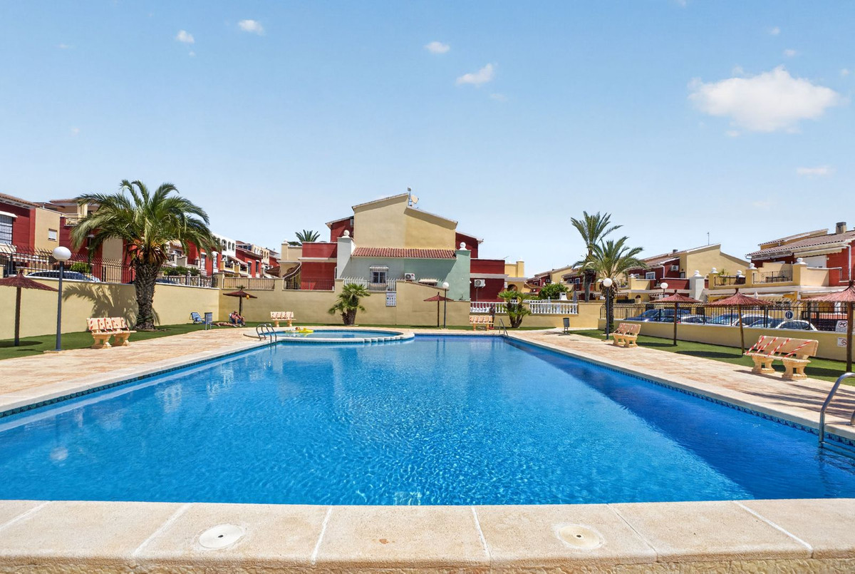 For sale - 4 Bedroom 3 Bathroom House - Townhouse in Torrevieja - Aguas Nuevas  - Alicante