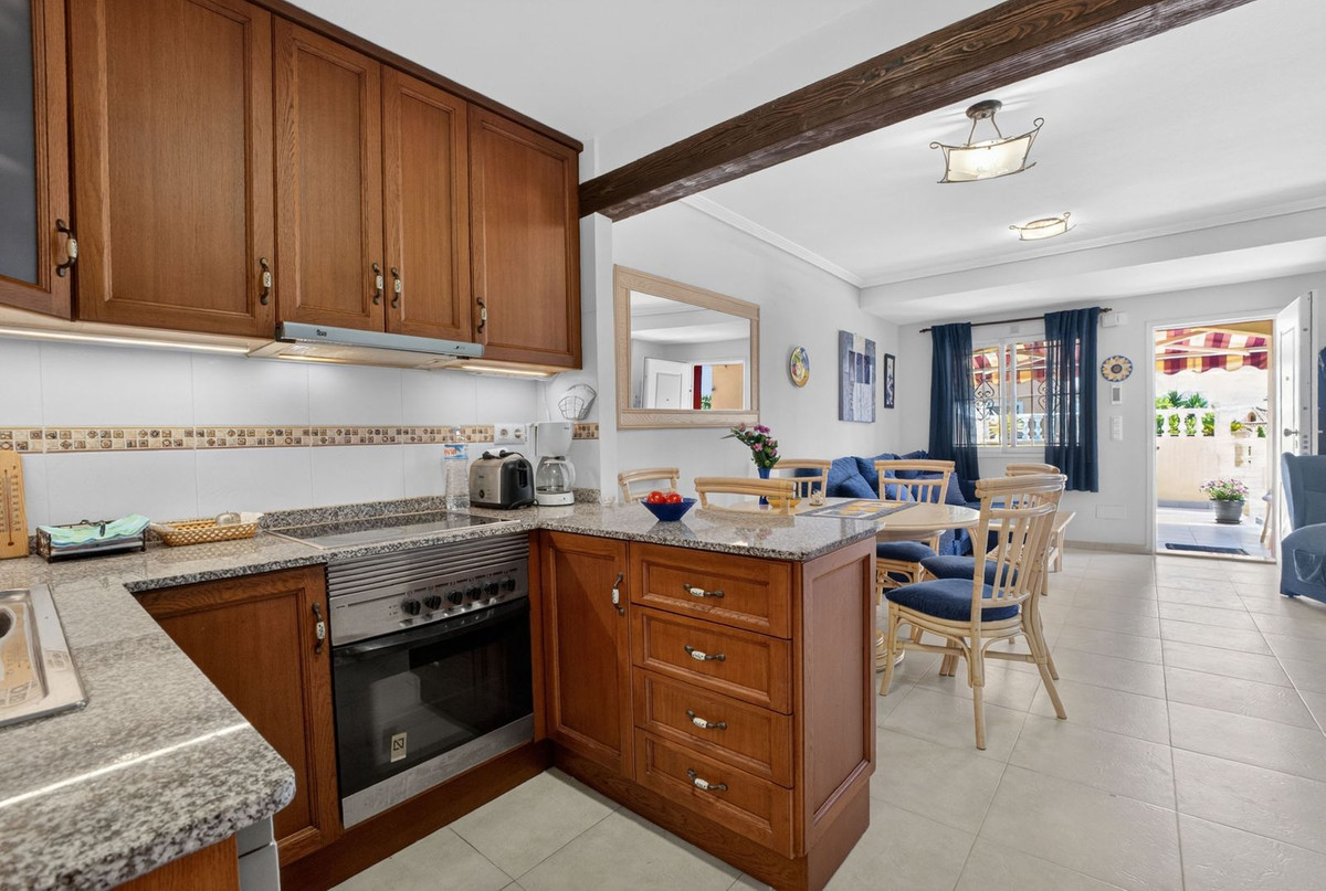 For sale - 4 Bedroom 3 Bathroom House - Townhouse in Torrevieja - Aguas Nuevas  - Alicante