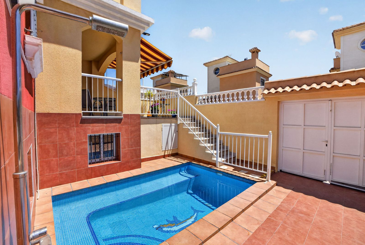 For sale - 4 Bedroom 3 Bathroom House - Townhouse in Torrevieja - Aguas Nuevas  - Alicante