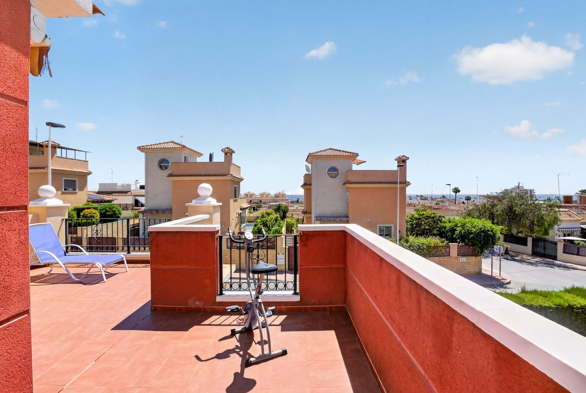 For sale - 4 Bedroom 3 Bathroom House - Townhouse in Torrevieja - Aguas Nuevas  - Alicante