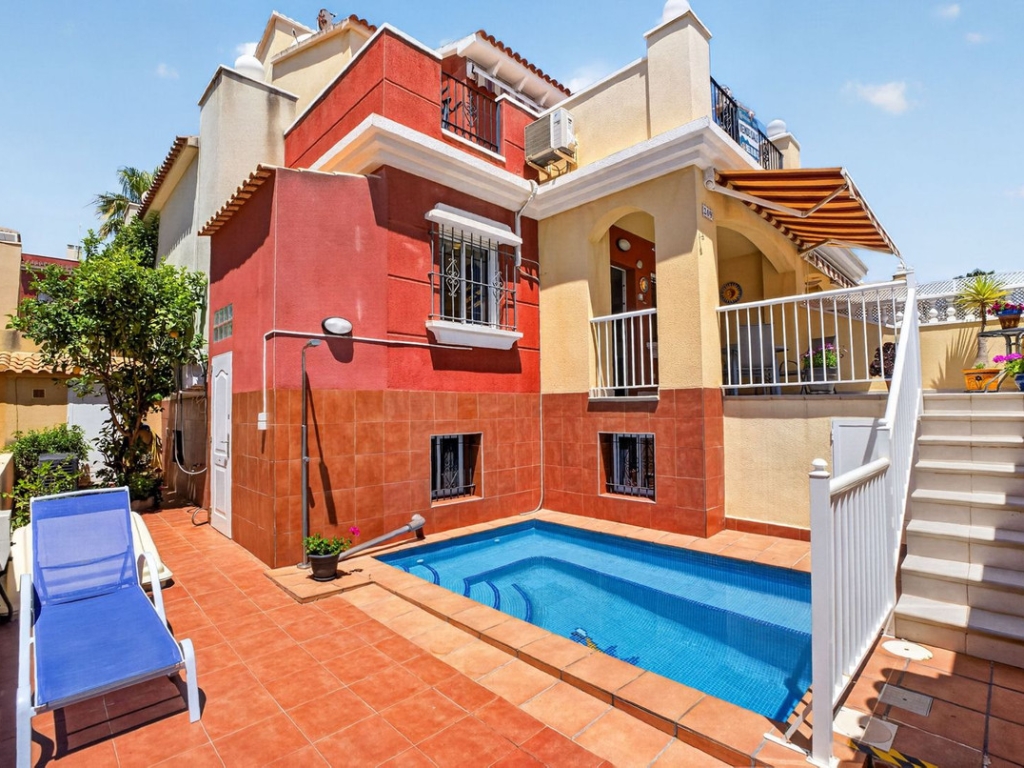 4 Bedroom 3 Bathroom House - Townhouse in Torrevieja