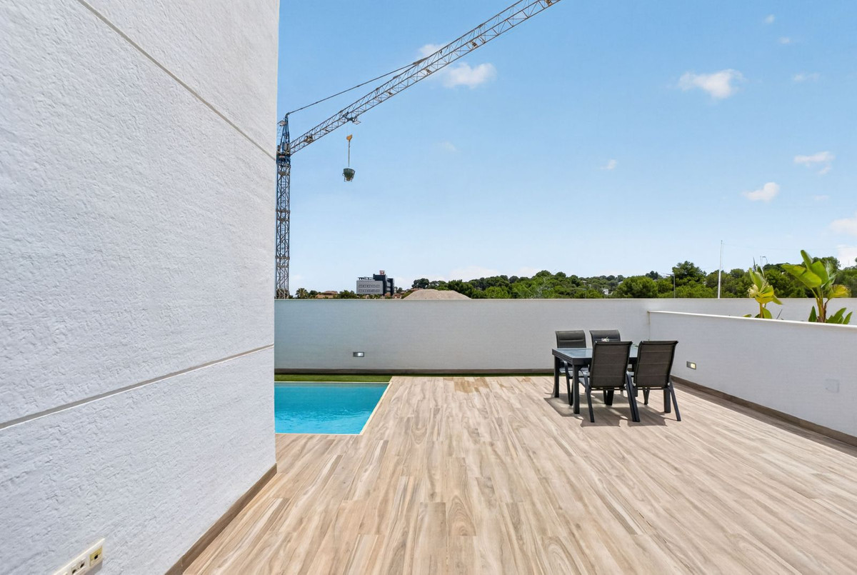 For sale - 4 Bedroom 3 Bathroom House - Detached Villa in Orihuela - Los Balcones  - Alicante