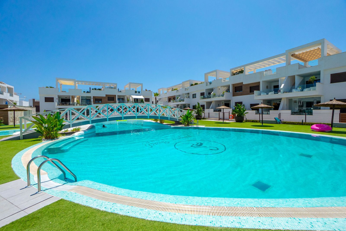 For sale - 4 Bedroom 3 Bathroom House - Detached Villa in Orihuela - Los Balcones  - Alicante