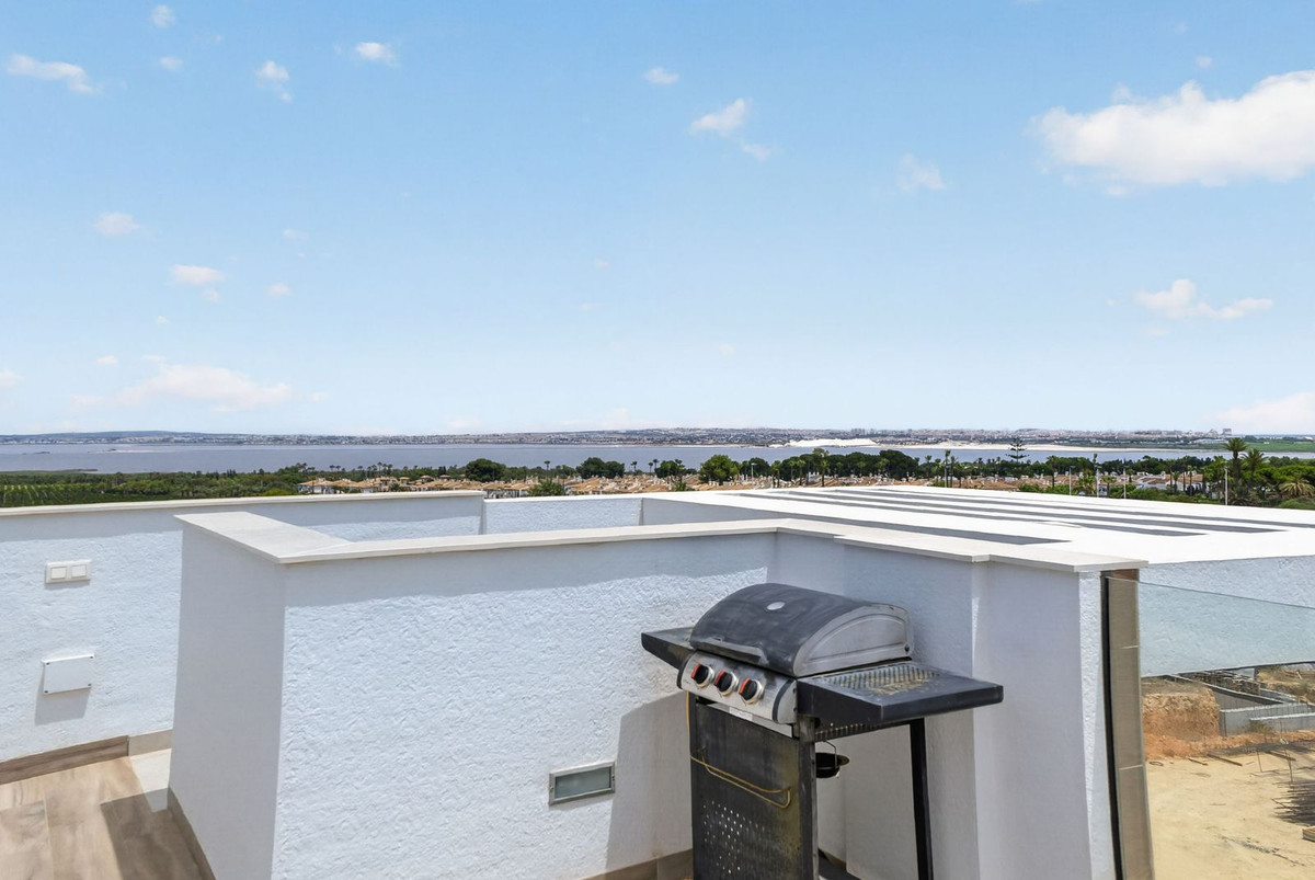 For sale - 4 Bedroom 3 Bathroom House - Detached Villa in Orihuela - Los Balcones  - Alicante