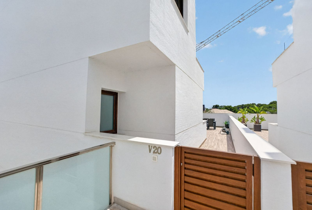 For sale - 4 Bedroom 3 Bathroom House - Detached Villa in Orihuela - Los Balcones  - Alicante