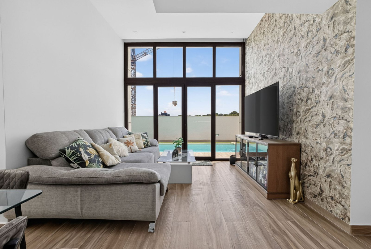 For sale - 4 Bedroom 3 Bathroom House - Detached Villa in Orihuela - Los Balcones  - Alicante