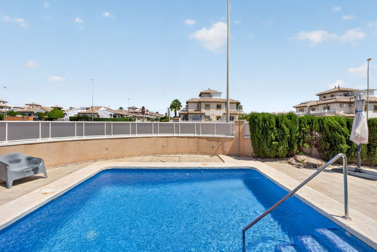 For sale - 3 Bedroom 2 Bathroom House - Townhouse in Orihuela - Lomas de Cabo Roig  - Alicante