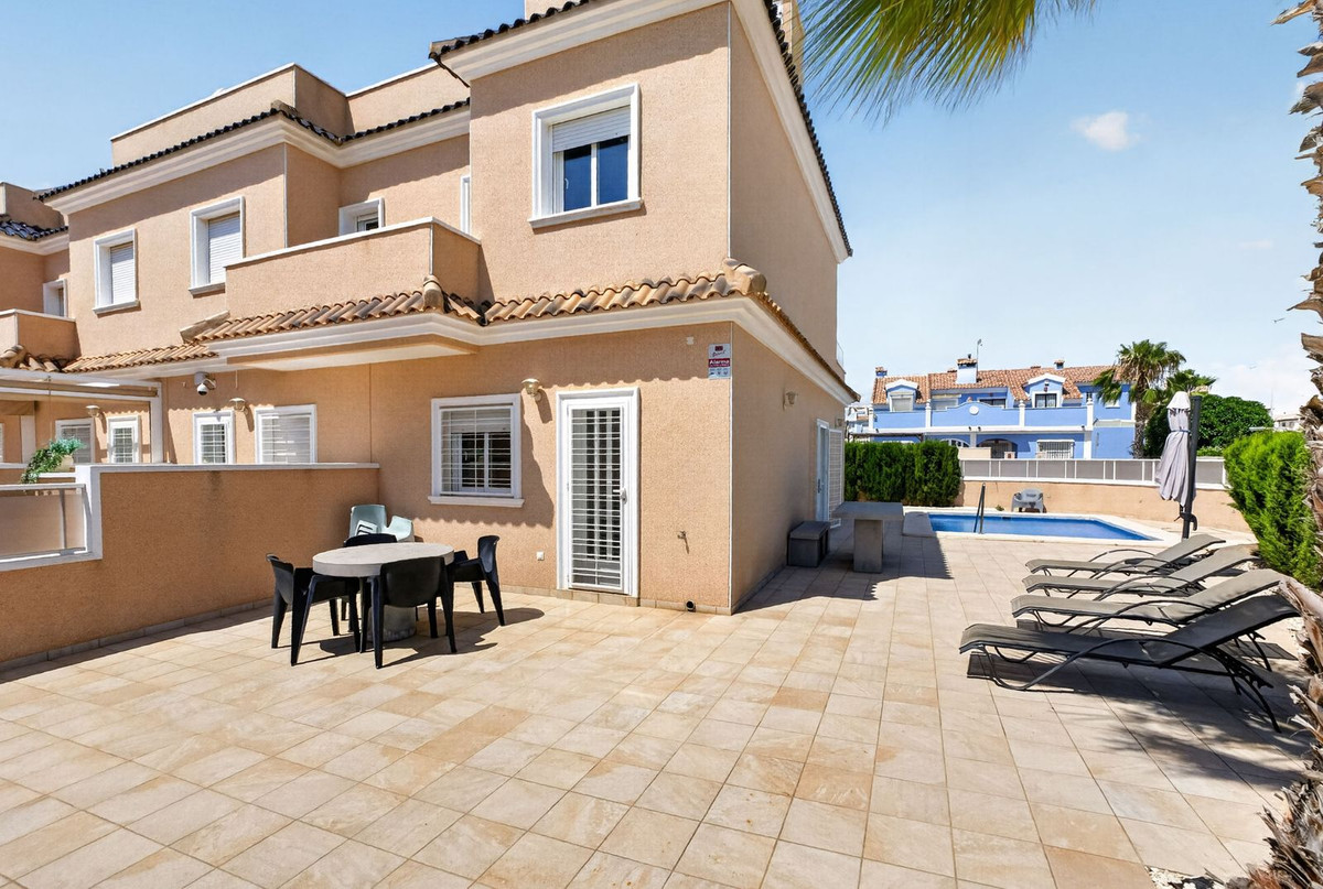 For sale - 3 Bedroom 2 Bathroom House - Townhouse in Orihuela - Lomas de Cabo Roig  - Alicante