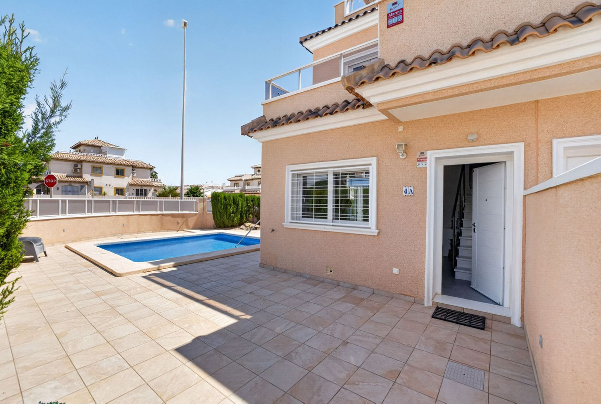 For sale - 3 Bedroom 2 Bathroom House - Townhouse in Orihuela - Lomas de Cabo Roig  - Alicante