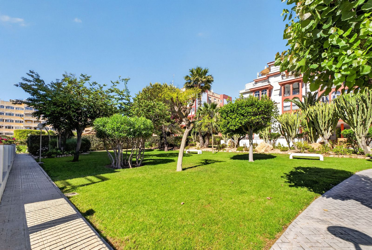 For sale - 3 Bedroom 2 Bathroom Apartment - Penthouse in Torrevieja - La Mata  - Alicante