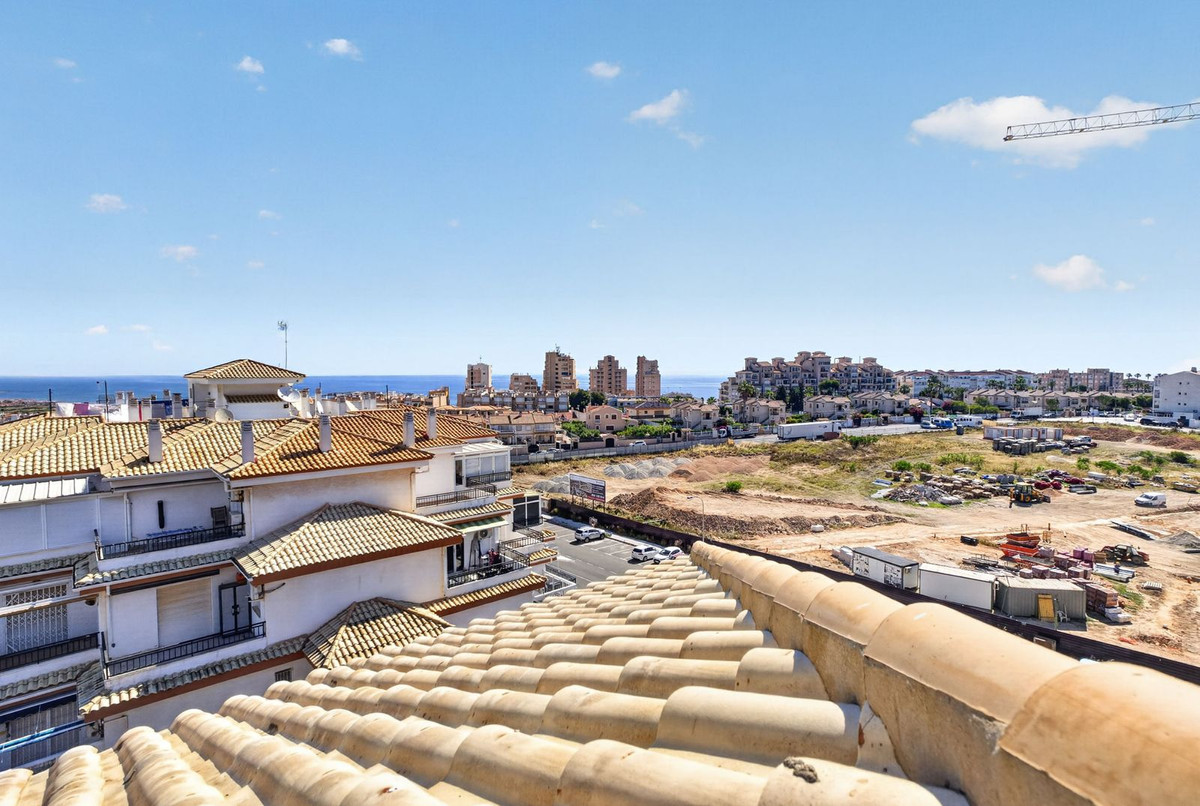 For sale - 3 Bedroom 2 Bathroom Apartment - Penthouse in Torrevieja - La Mata  - Alicante