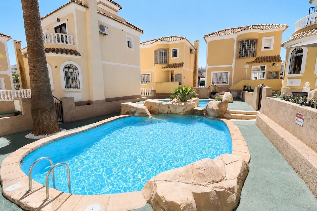 For sale - 3 Bedroom 1 Bathroom House - Detached Villa in Orihuela - Orihuela Costa  - Alicante
