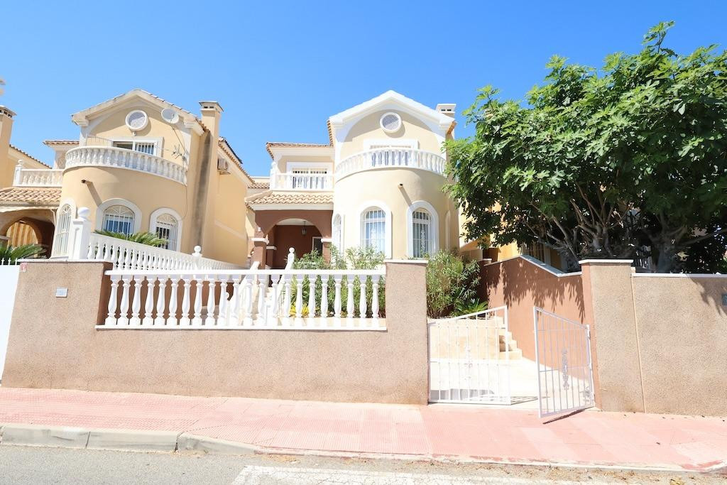 For sale - 3 Bedroom 1 Bathroom House - Detached Villa in Orihuela - Orihuela Costa  - Alicante