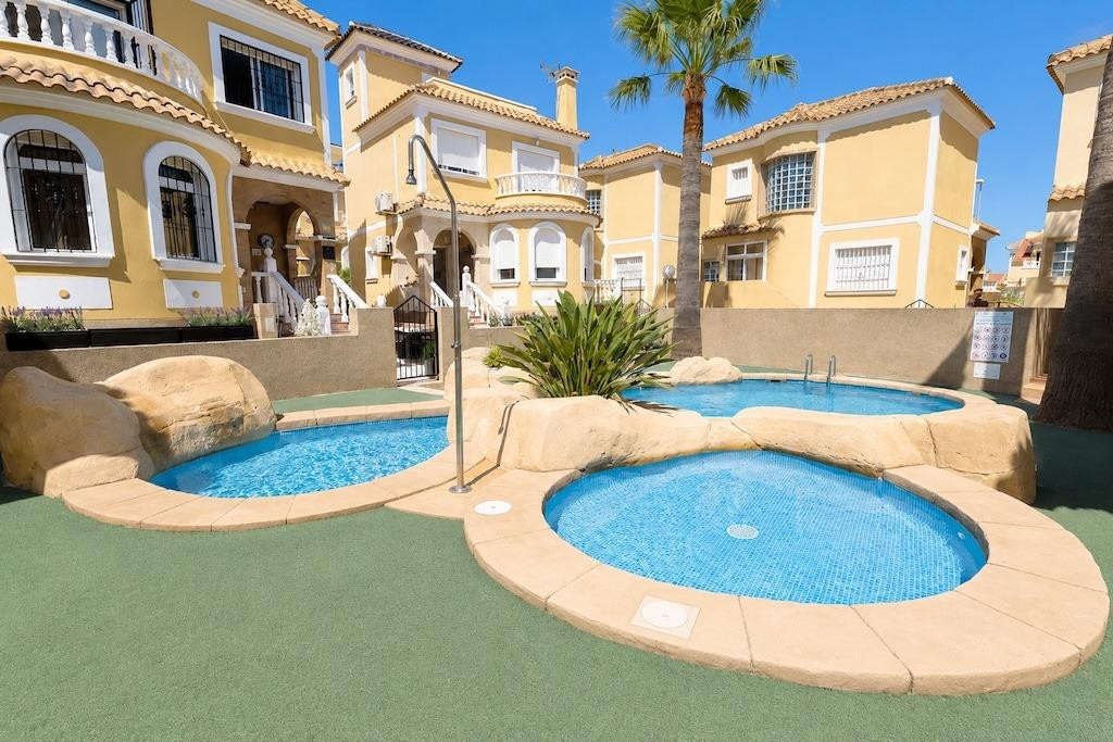 For sale - 3 Bedroom 1 Bathroom House - Detached Villa in Orihuela - Orihuela Costa  - Alicante