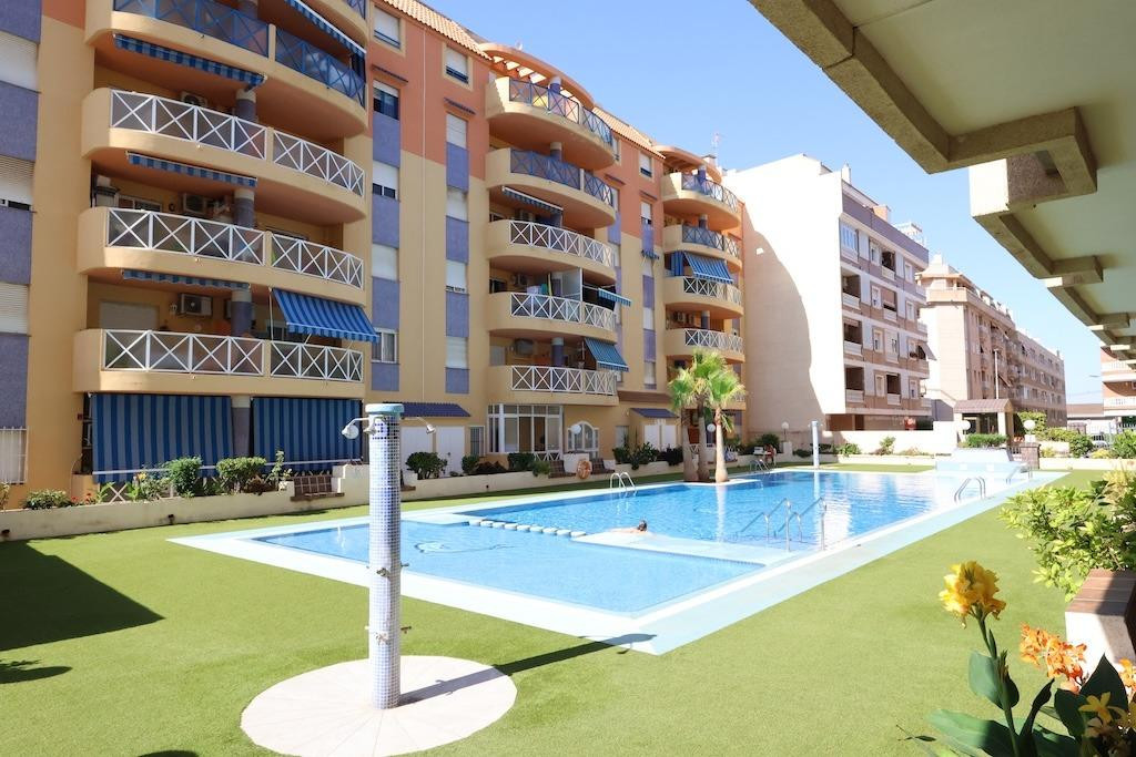 For sale - 3 Bedroom 2 Bathroom Apartment - Ground Floor Apartment in Torrevieja - Torrevieja Centro  - Alicante