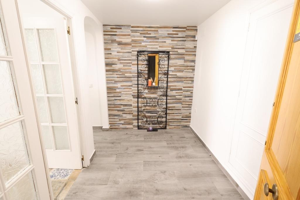 For sale - 3 Bedroom 2 Bathroom Apartment - Ground Floor Apartment in Torrevieja - Torrevieja Centro  - Alicante