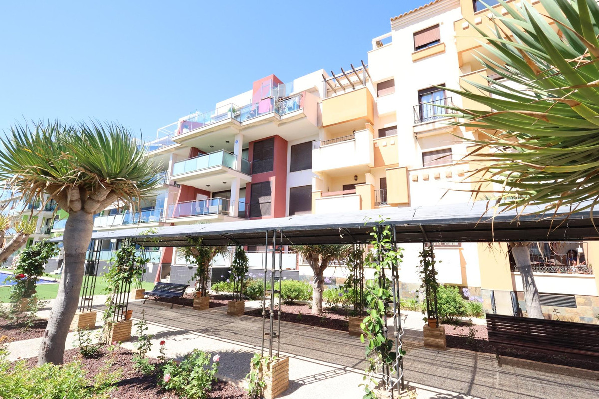 For sale - 2 Bedroom 2 Bathroom Apartment - Middle Floor Apartment in Orihuela - Lomas de Cabo Roig  - Alicante