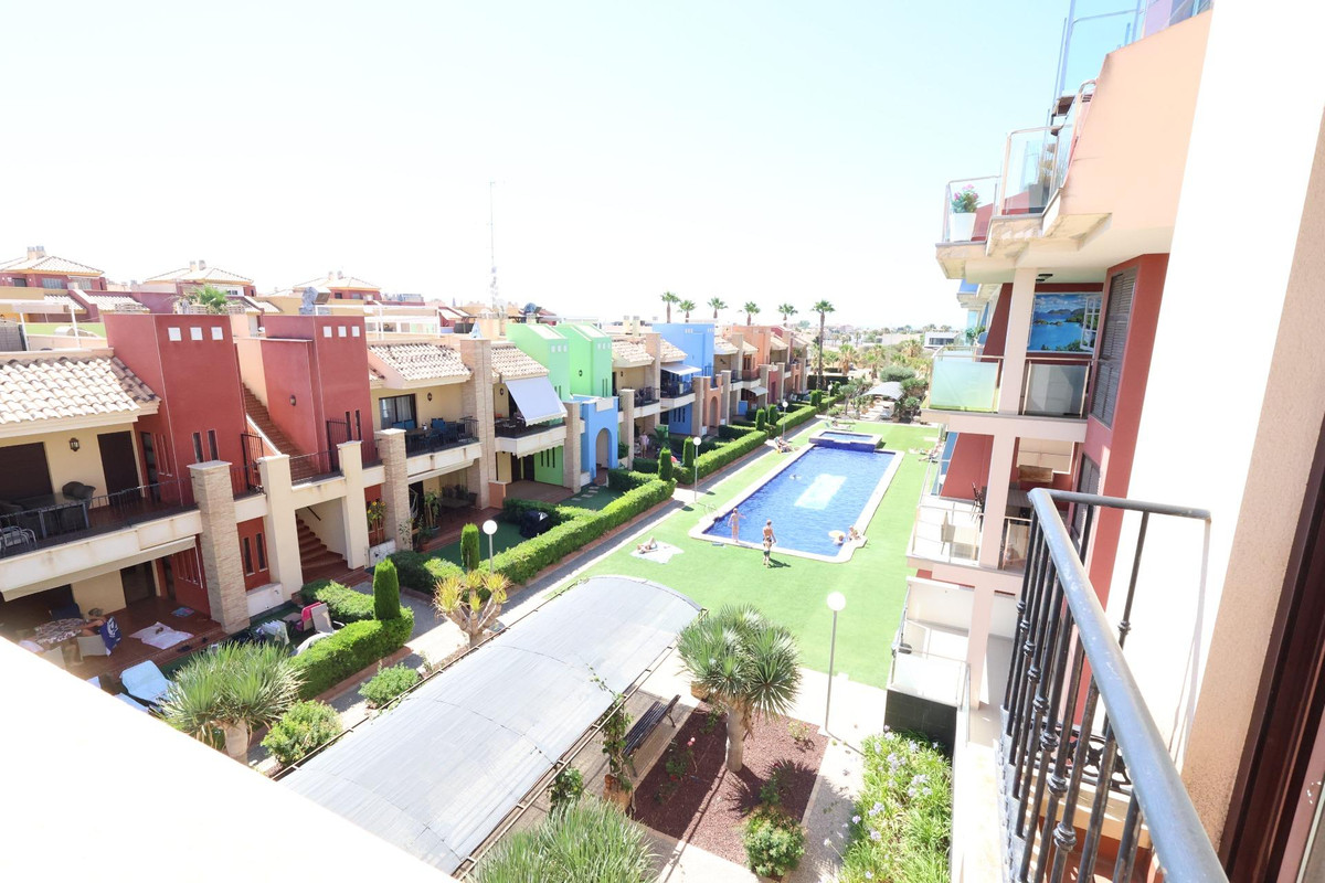 For sale - 2 Bedroom 2 Bathroom Apartment - Middle Floor Apartment in Orihuela - Lomas de Cabo Roig  - Alicante