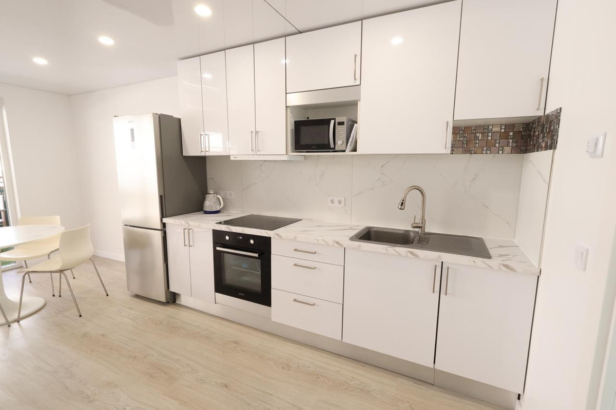 For sale - 3 Bedroom 2 Bathroom Apartment - Ground Floor Apartment in Torrevieja - Torrevieja Centro  - Alicante