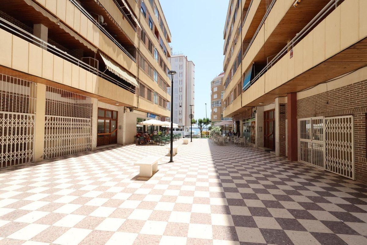 For sale - 3 Bedroom 2 Bathroom Apartment - Ground Floor Apartment in Torrevieja - Torrevieja Centro  - Alicante