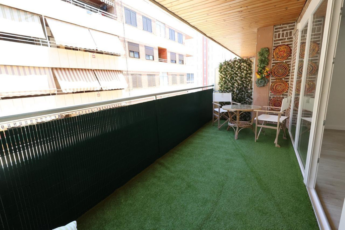 For sale - 3 Bedroom 2 Bathroom Apartment - Ground Floor Apartment in Torrevieja - Torrevieja Centro  - Alicante