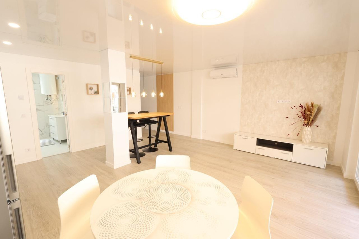 For sale - 3 Bedroom 2 Bathroom Apartment - Ground Floor Apartment in Torrevieja - Torrevieja Centro  - Alicante