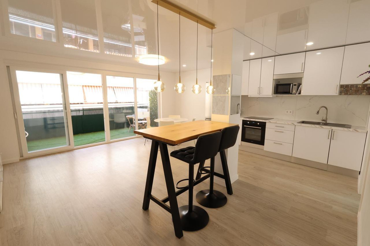 For sale - 3 Bedroom 2 Bathroom Apartment - Ground Floor Apartment in Torrevieja - Torrevieja Centro  - Alicante