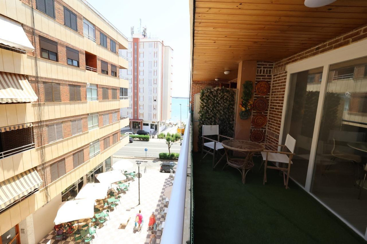 For sale - 3 Bedroom 2 Bathroom Apartment - Ground Floor Apartment in Torrevieja - Torrevieja Centro  - Alicante